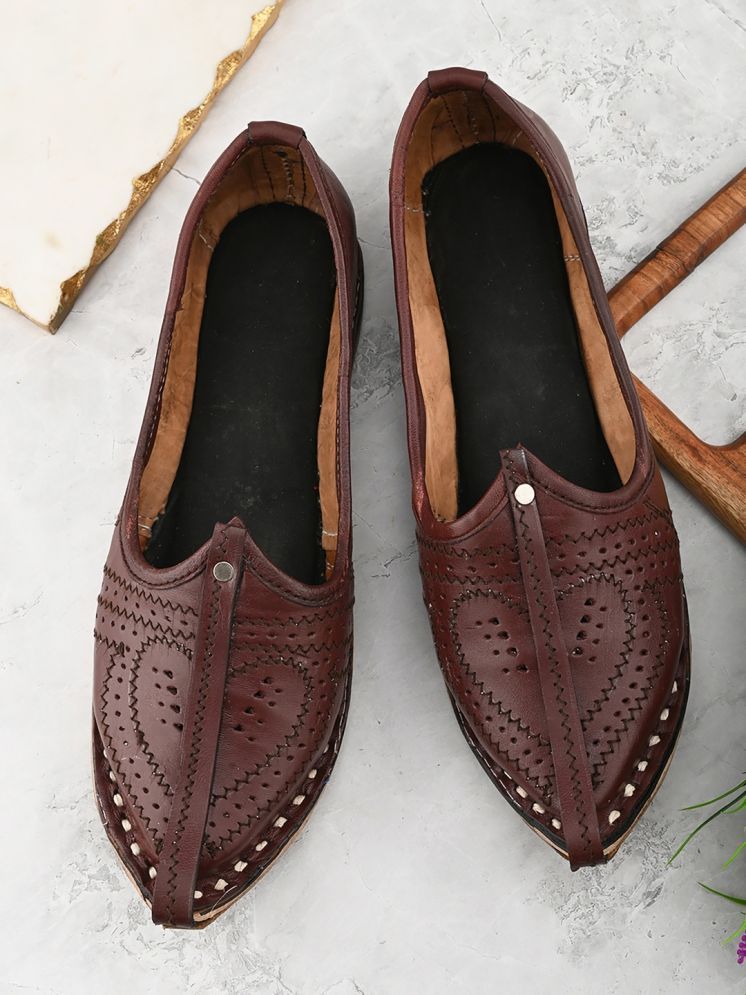     			rajeraj Brown Men's Mojaris