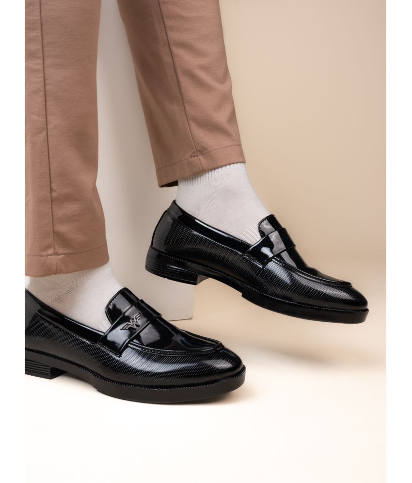     			Sneaklab Men's Black Men's Lifestyle Shoes