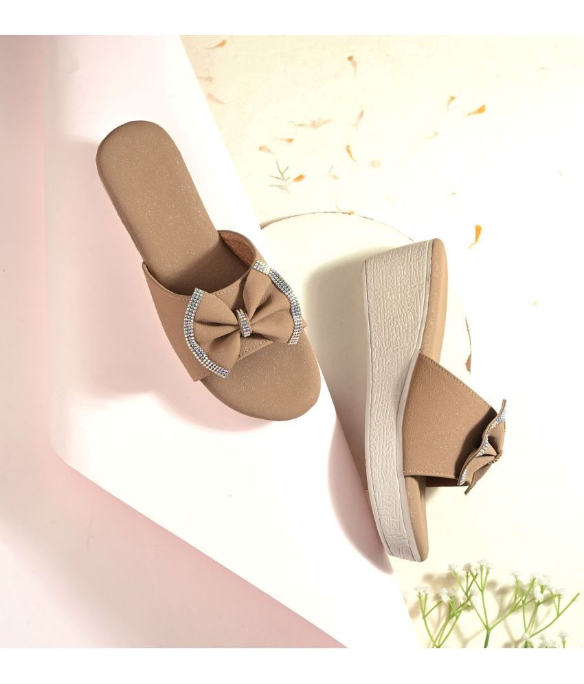     			Ravis Beige Women's Flats