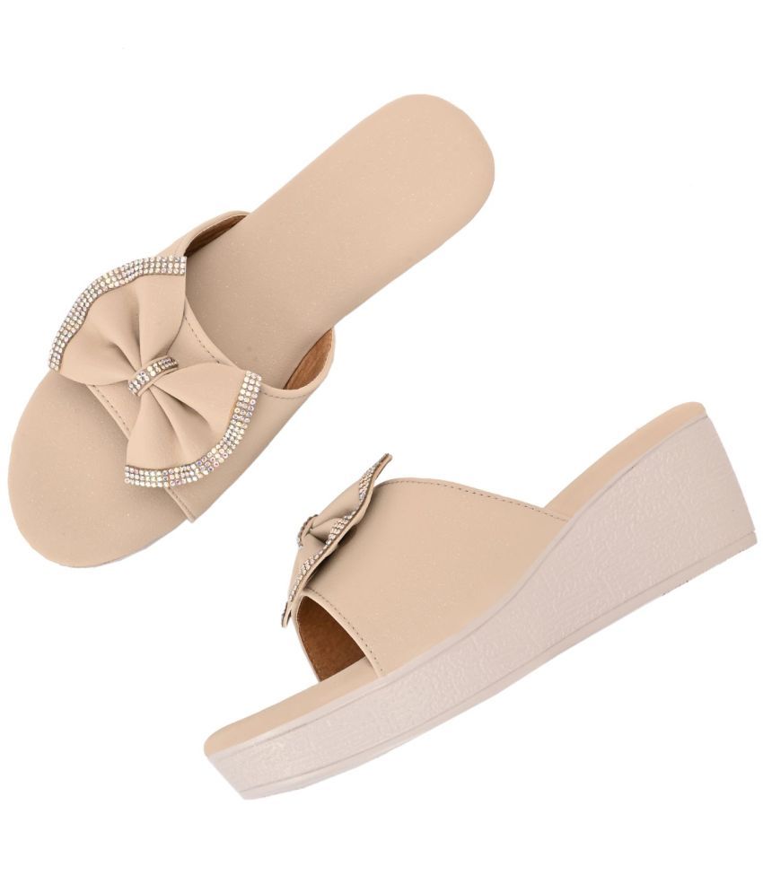     			Ravis Cream Women's Flats