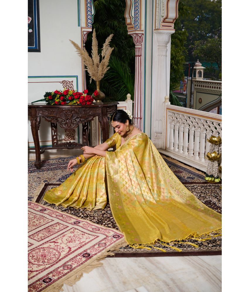     			Gullak Pack of 1 Banarasi Silk Printed Saree With Stitched Blouse ( Yellow )