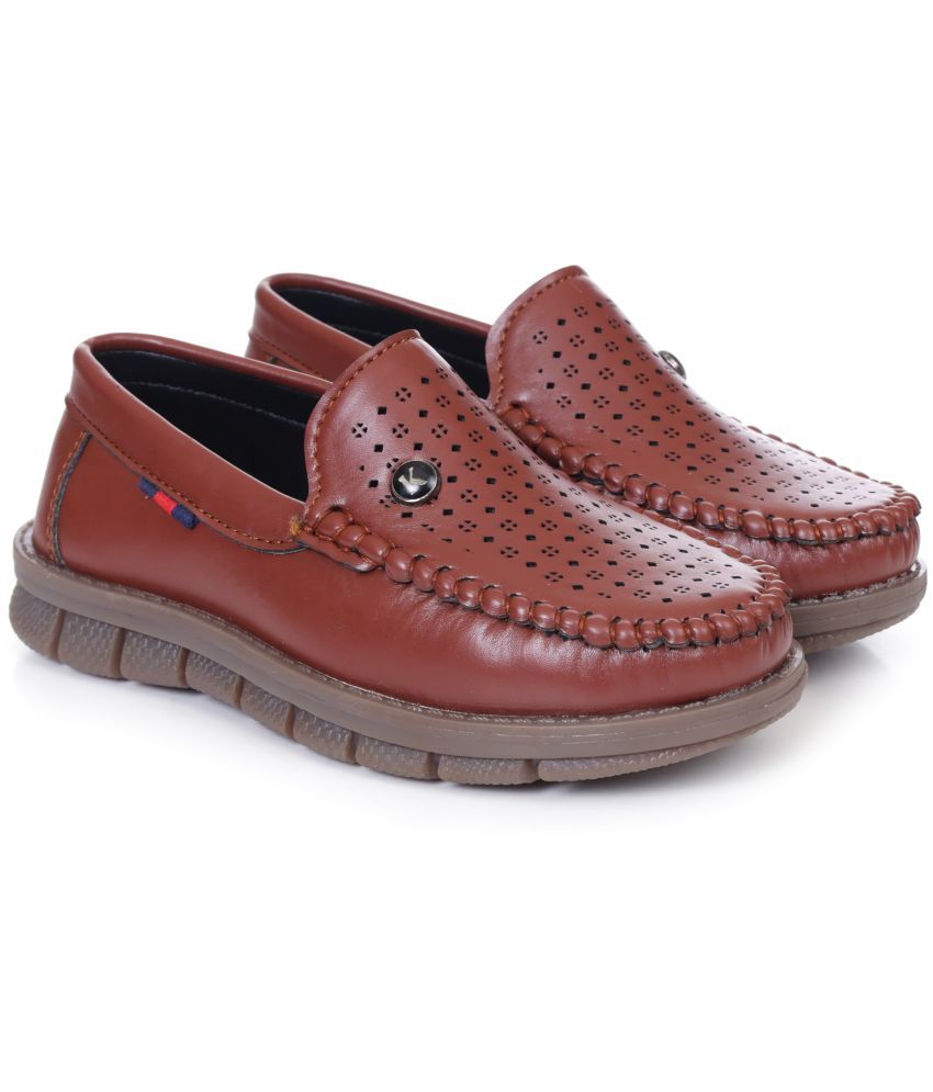     			ZOOMBIE - Tan Boy's Loafers ( 1 Pair )