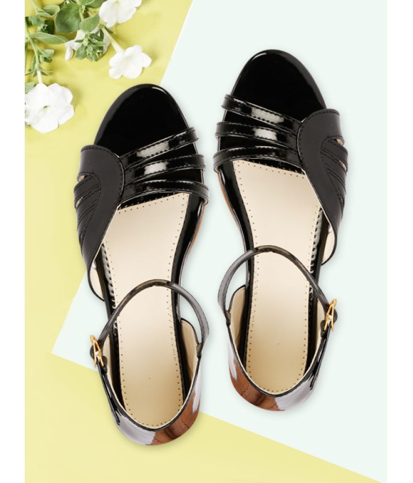     			Sneakersvilla Black Women's Flats