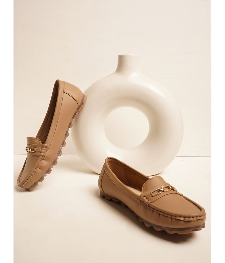     			JM Looks Beige Women's Loafers