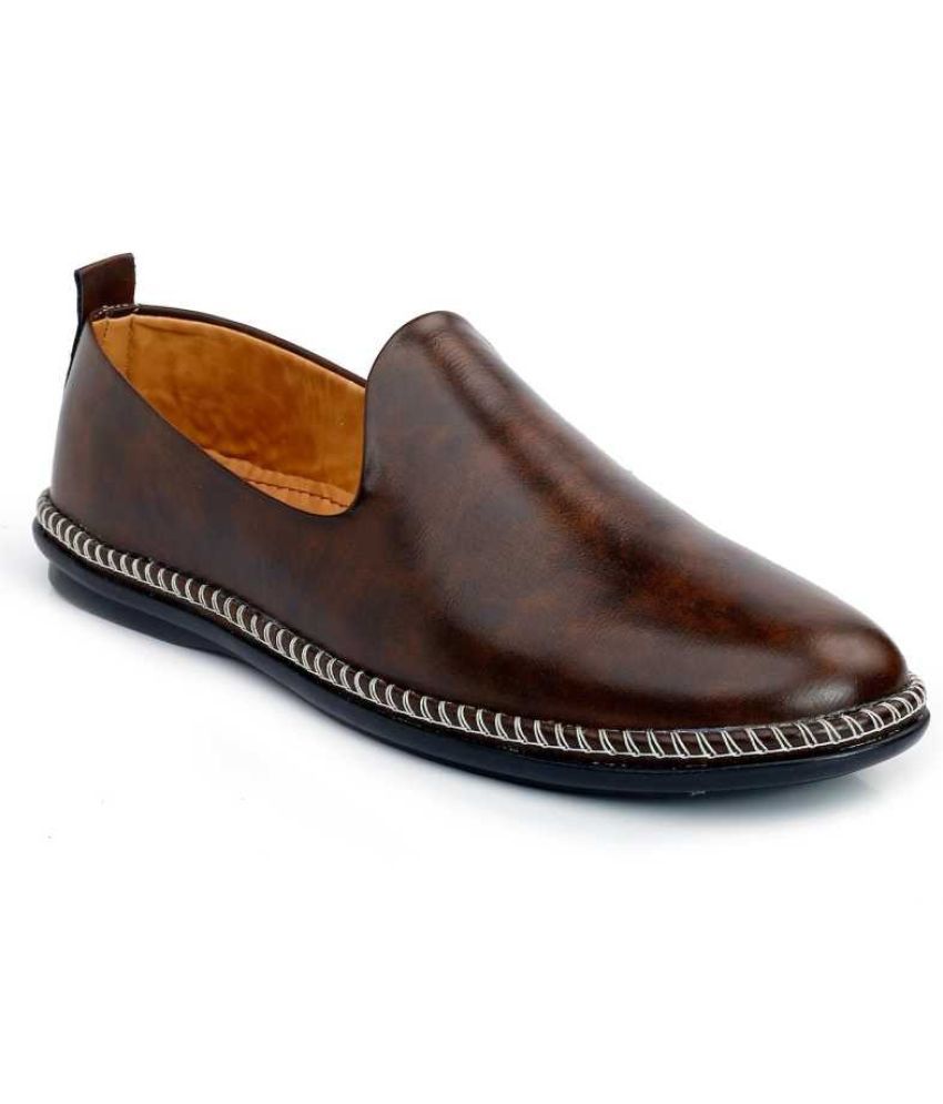     			Akiko Brown Men's Slip on