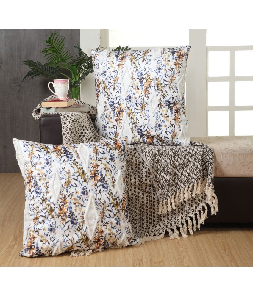     			Aazeem Set of 2 Velvet Cushion Covers 60X60 cm (24 X 24)