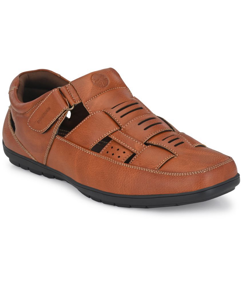     			UNDERROUTE Tan Synthetic Leather Sandals