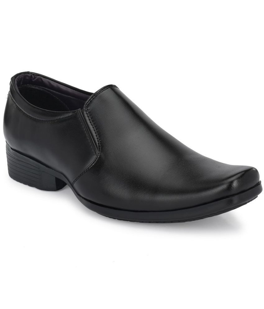     			Kwiclo - Black Men's Slip On Formal Shoes