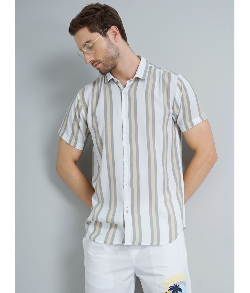     			Paul Street - Yellow Rayon Slim Fit Men's Casual Shirt ( Pack of 1 )