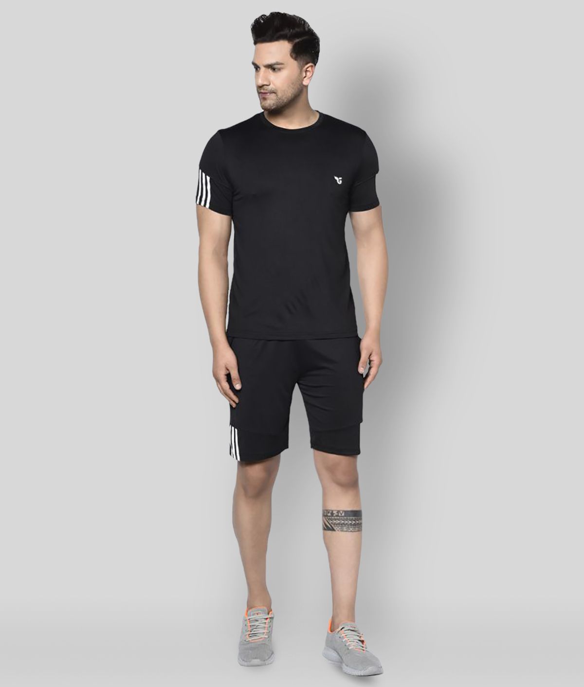     			Glito - Black Polyester Regular Fit Solid Men's Sports Tracksuit ( Pack of 1 )