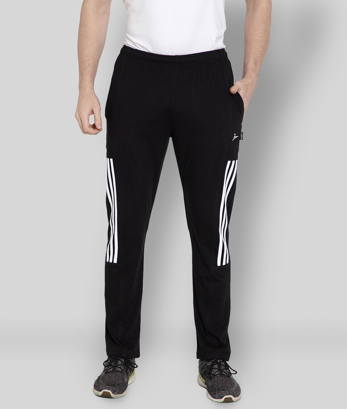     			Zeffit - Black Cotton Blend Men's Sports Trackpants ( Pack of 1 )