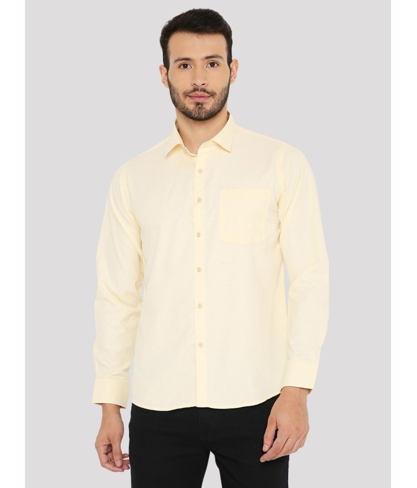     			Maharaja - Yellow Cotton Blend Slim Fit Men's Formal Shirt ( Pack of 1 )