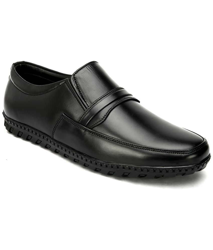     			Fentacia - Black Men's Slip On Formal Shoes