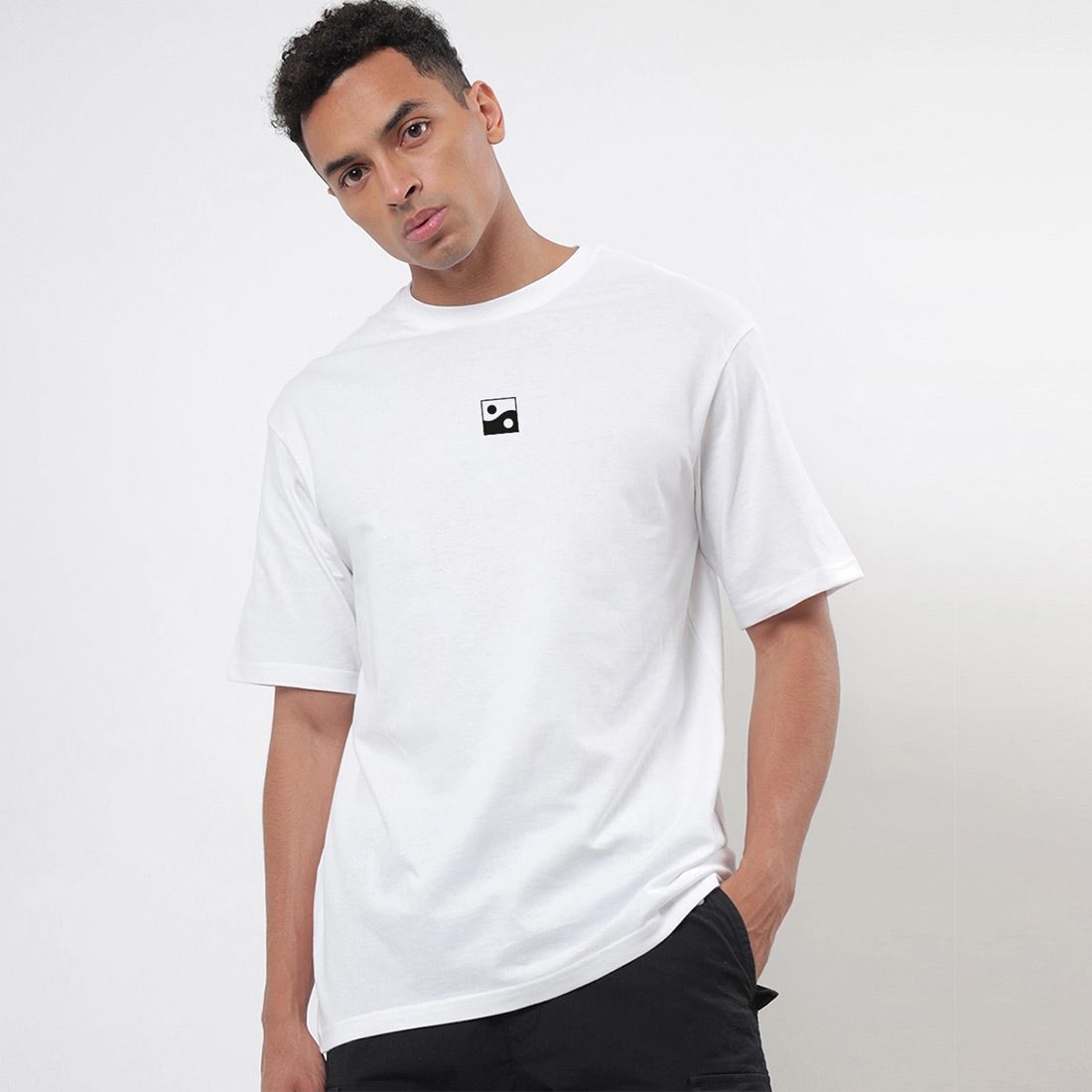     			Bewakoof - White Cotton Oversized Fit Men's T-Shirt ( Pack of 1 )