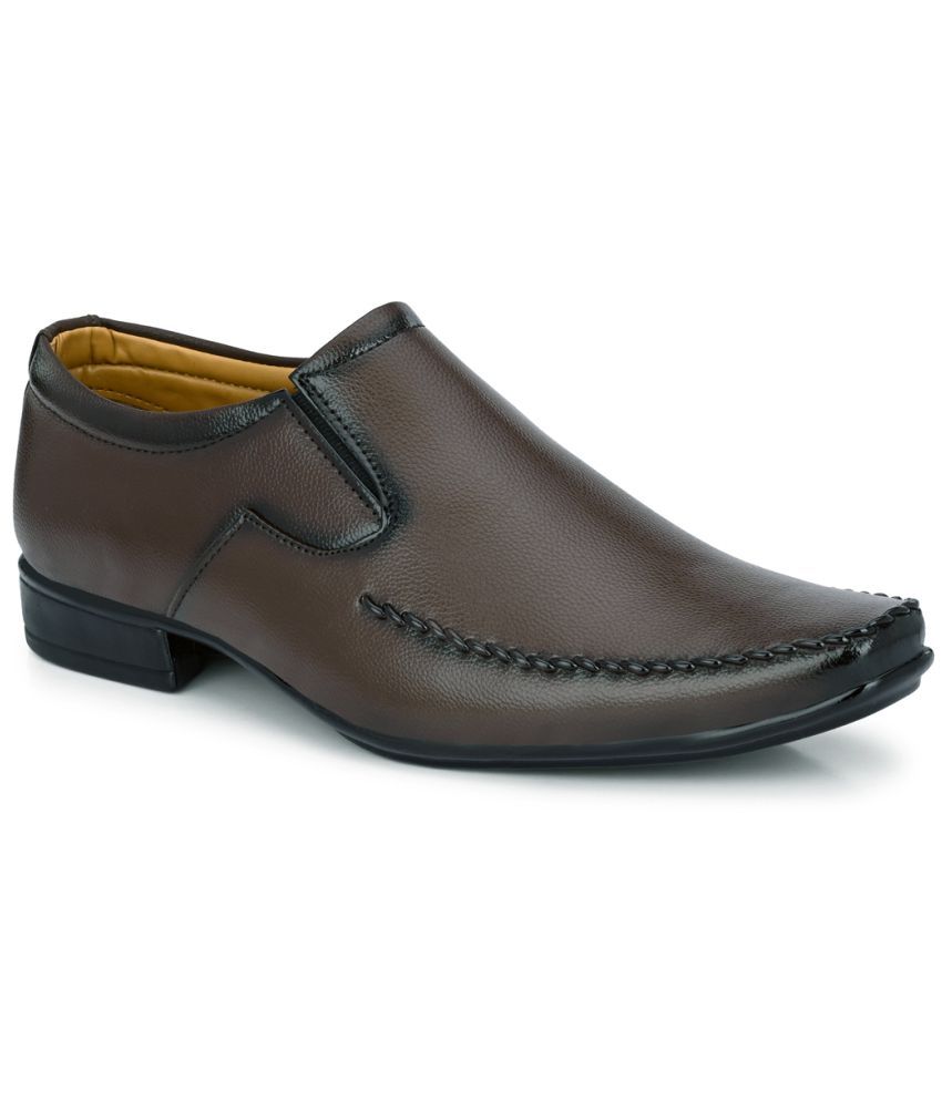     			Kwiclo - Brown Men's Slip On Formal Shoes