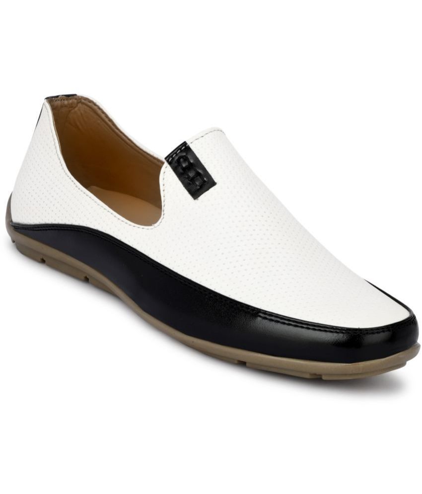     			Buxton - Black Men's Slip on