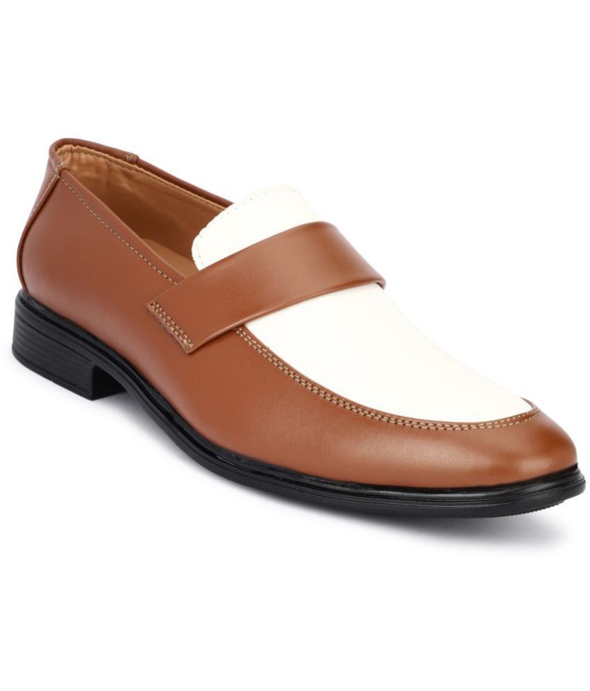     			Buxton - Tan Men's Slip on