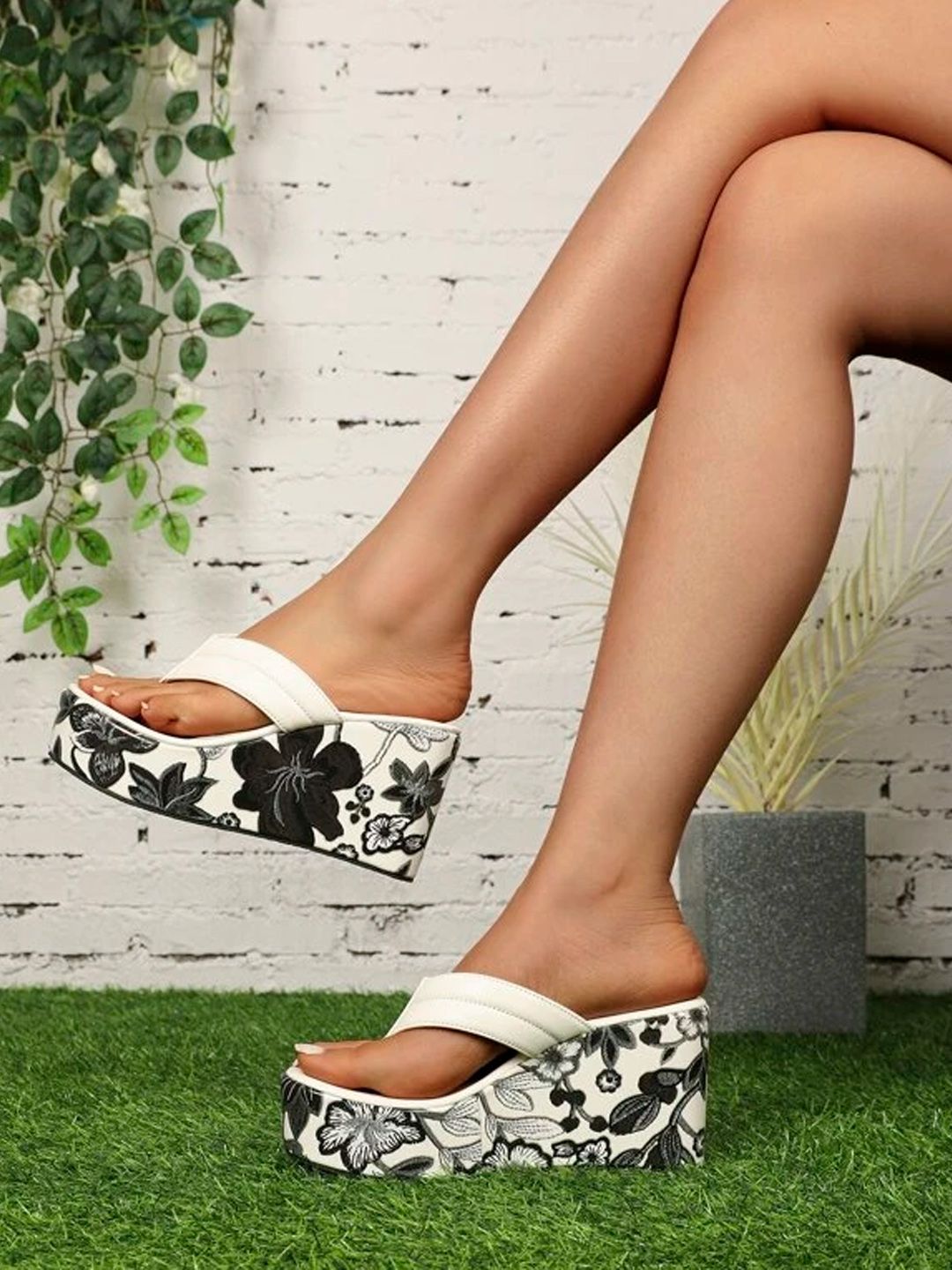     			Shoetopia - White Women's Slip On Heels