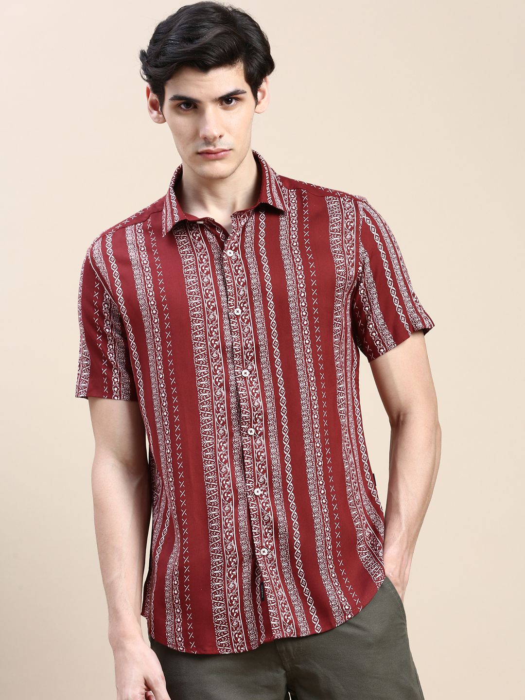     			Showoff Cotton Blend Regular Fit Printed Half Sleeves Men's Casual Shirt - Maroon ( Pack of 1 )