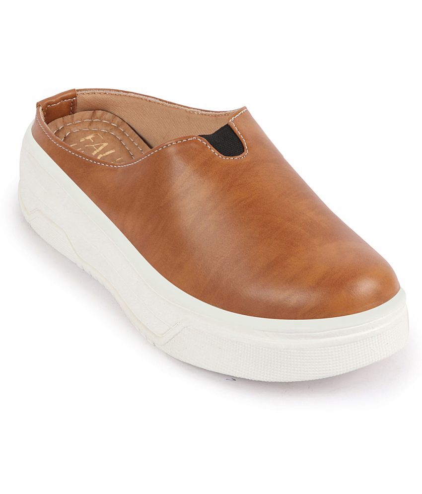     			Fausto - Camel Women's Slip On