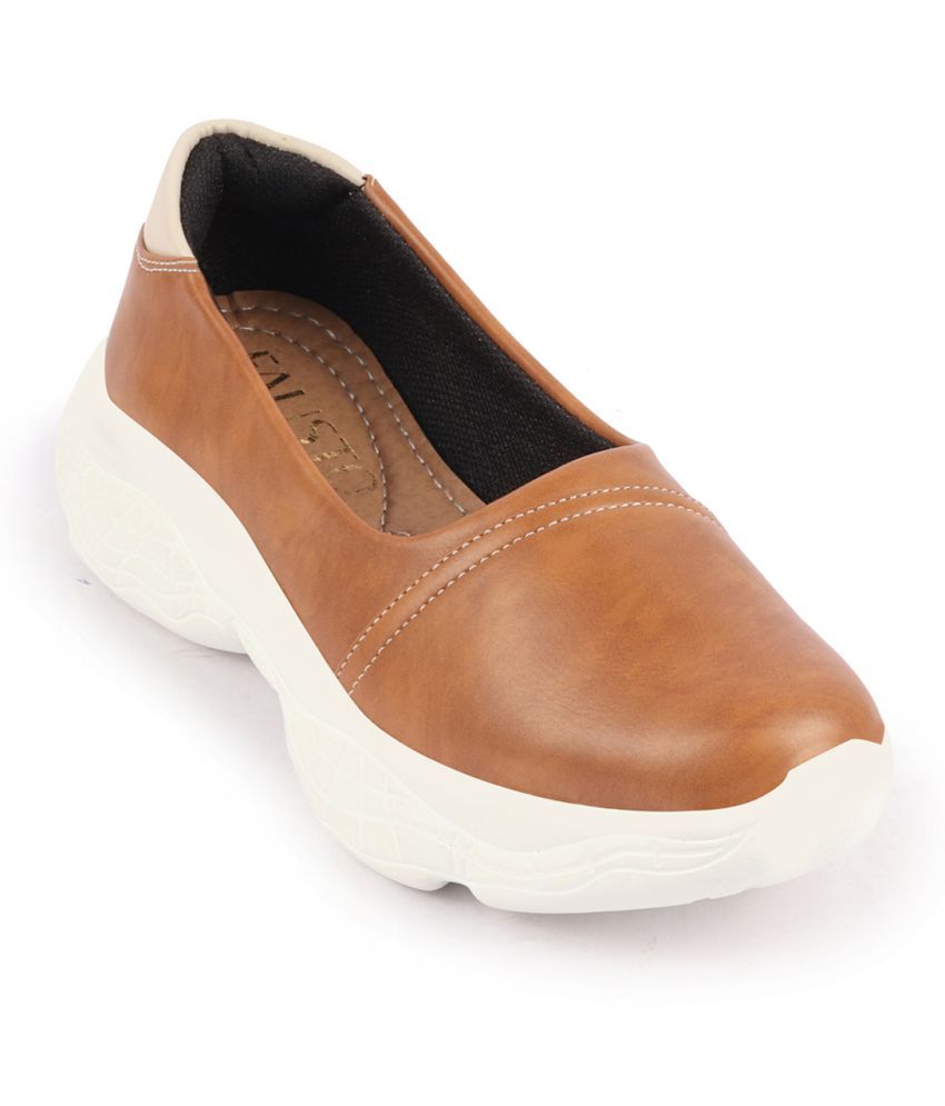     			Fausto - Camel Women's Slip On