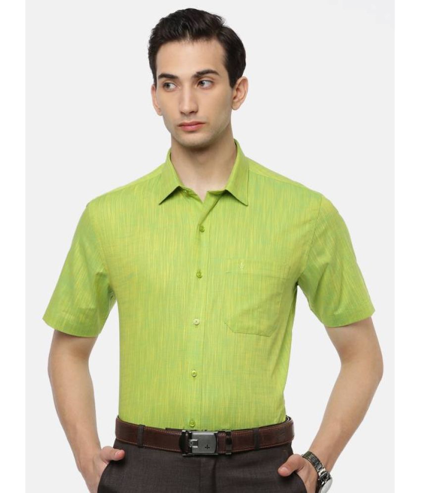     			Ramraj cotton Cotton Blend Regular Fit Self Design Half Sleeves Men's Casual Shirt - Green ( Pack of 1 )