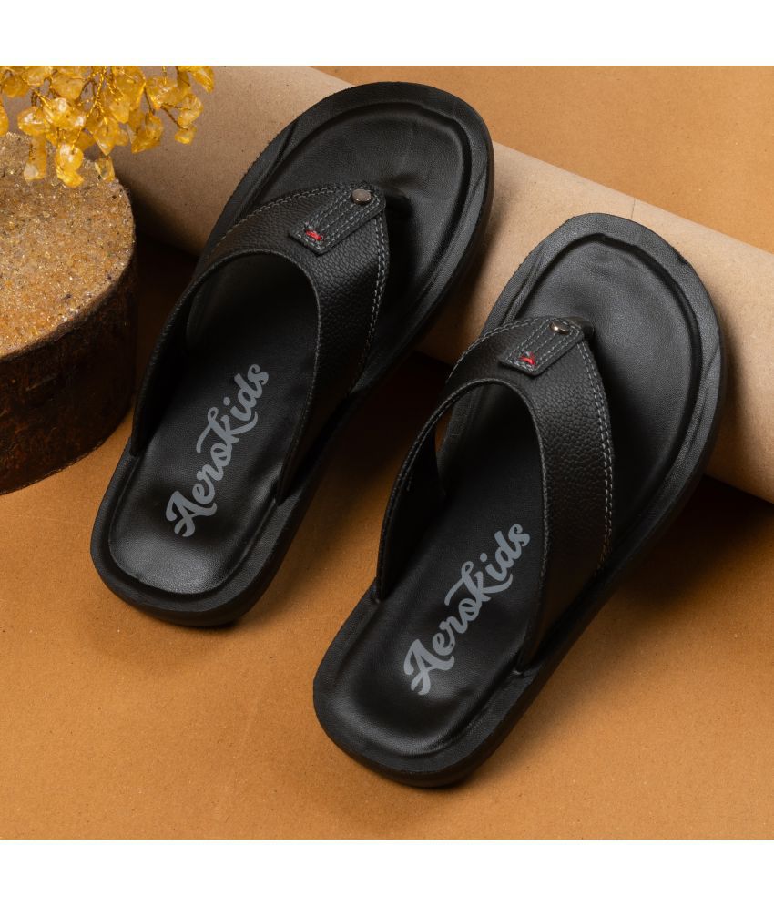     			Aerokids Stylish Fashion Slipper for Boys | Comfortable | Lightweight | Anti Skid | Casual Office Footwear (CS98_BLACK_35)