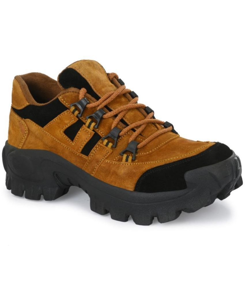     			Bucik Tan Men's Trekking Shoes