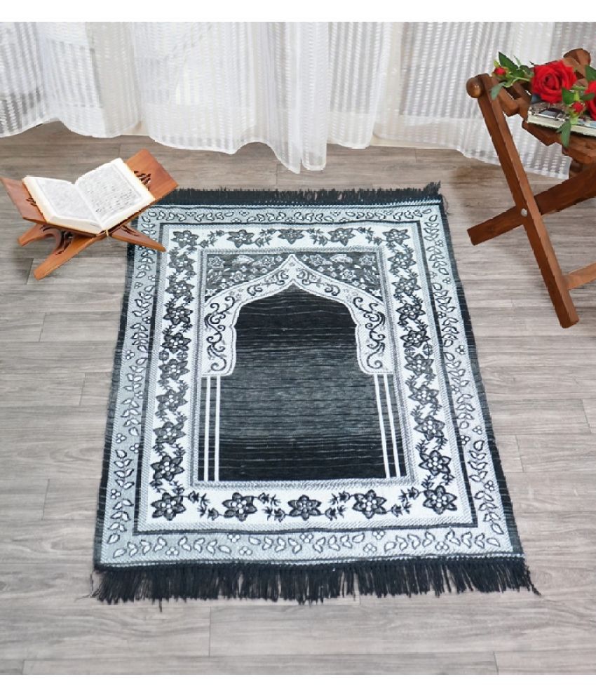     			FURNISHING HUT Black Single Regular Velvet Prayer Mat ( 110 X 70 cm )