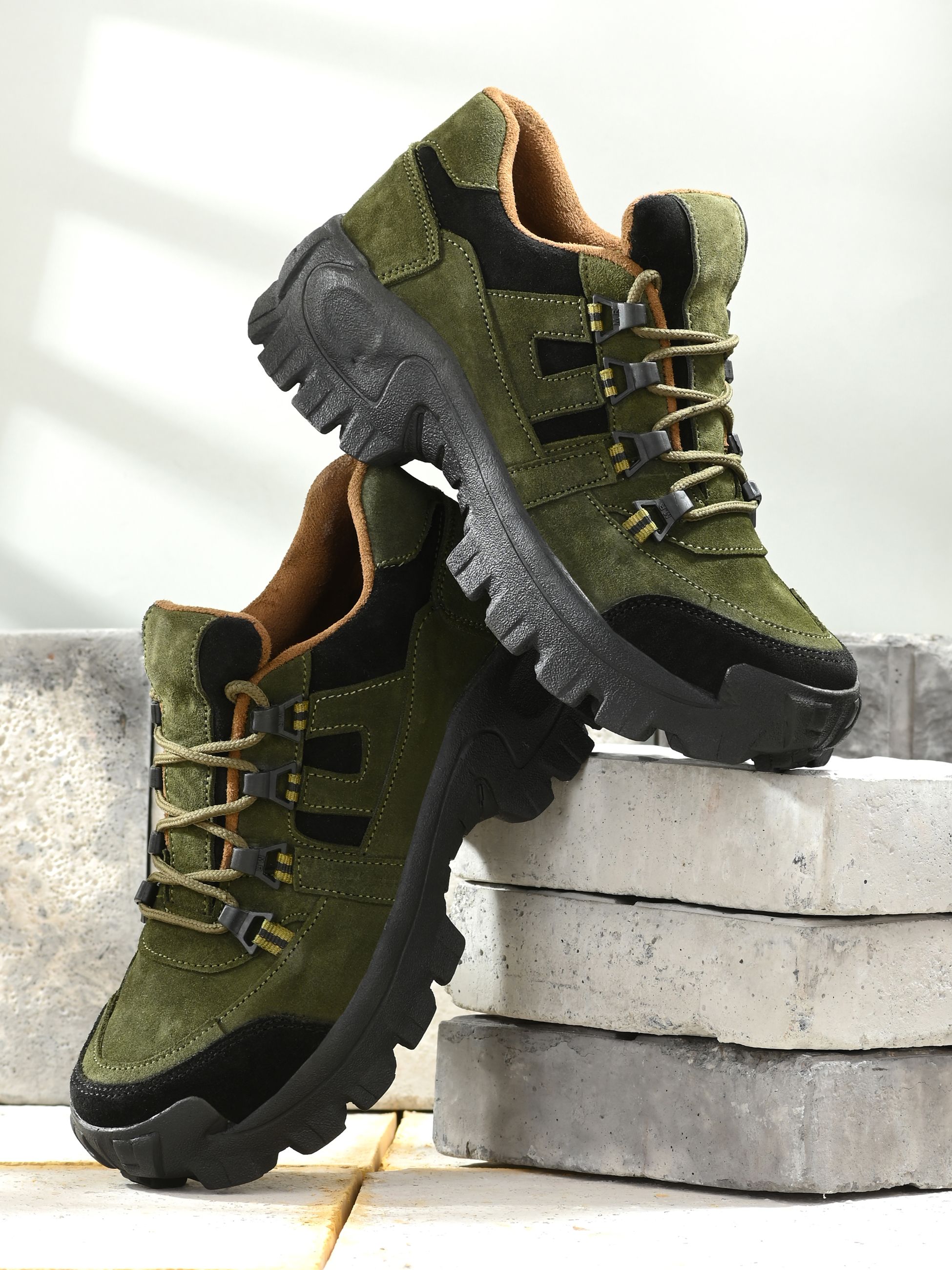     			Bucik - Olive Men's Trekking Shoes