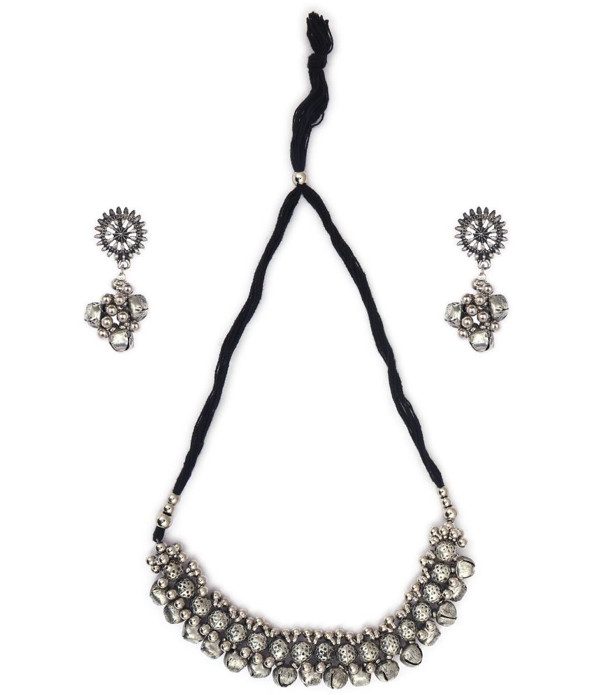     			PUJVI Silver Alloy Necklace Set ( Pack of 1 )