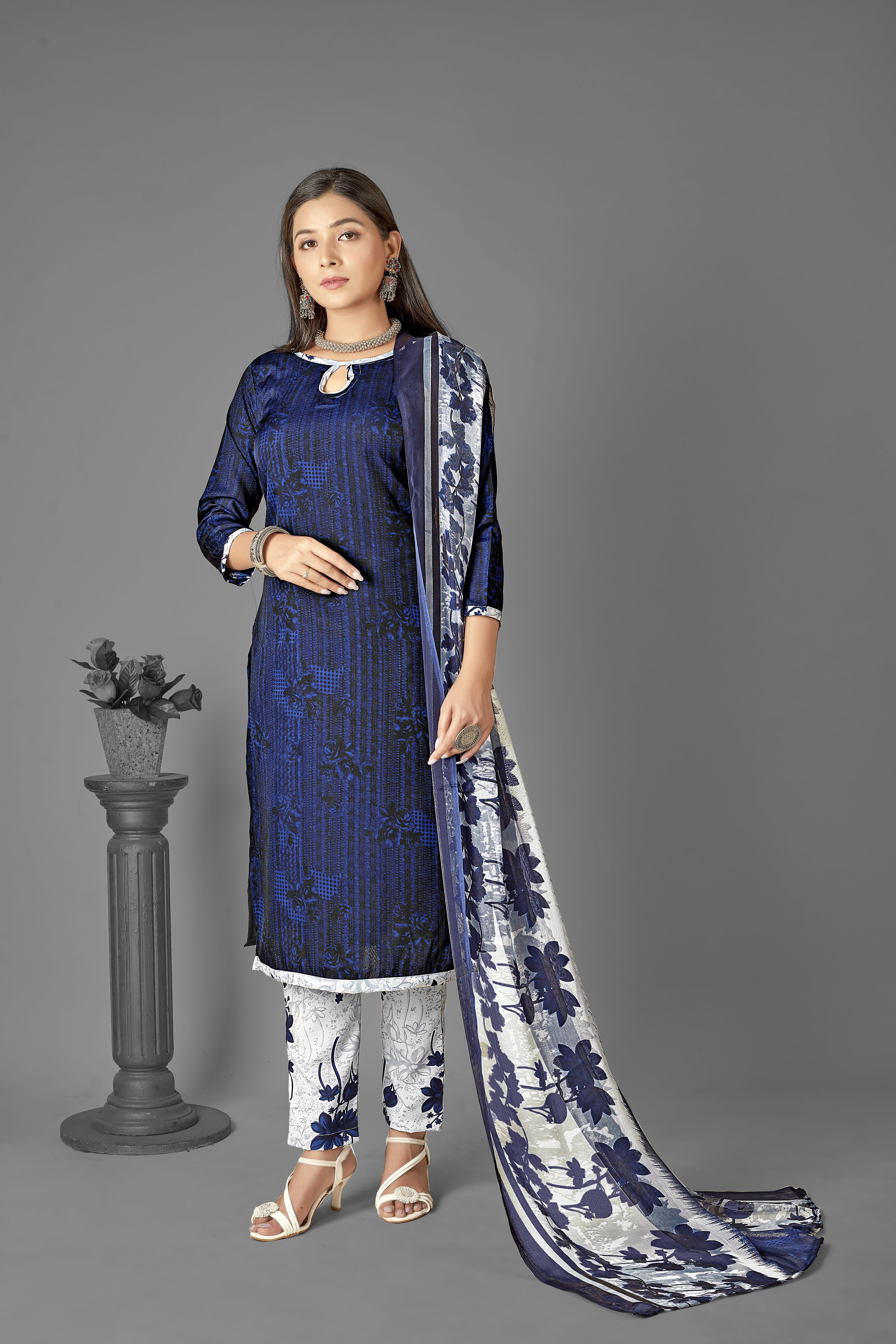     			Kashvi Unstitched Crepe Printed Dress Material - Navy Blue ( Pack of 1 )