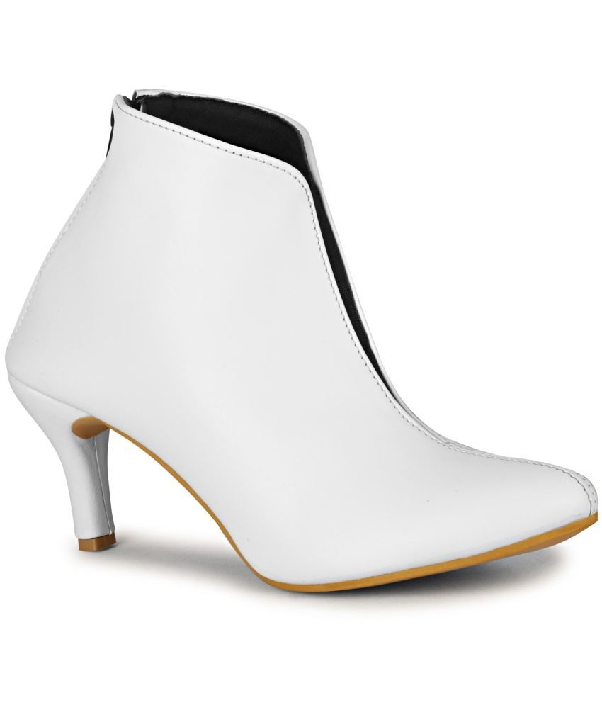     			Commander Shoes White Women's Ankle Length Boots