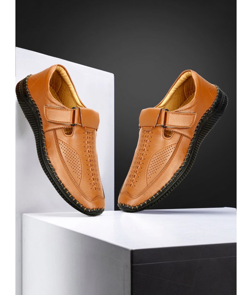     			Buxton - Tan Men's Sandals