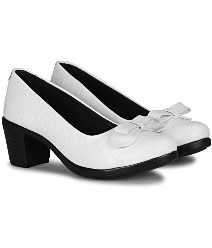     			Commander Shoes White Women's Pumps Heels