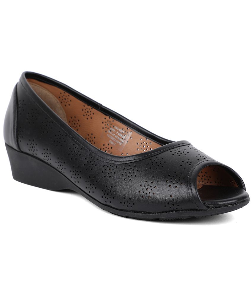     			Bata Black Women's Casual Ballerinas