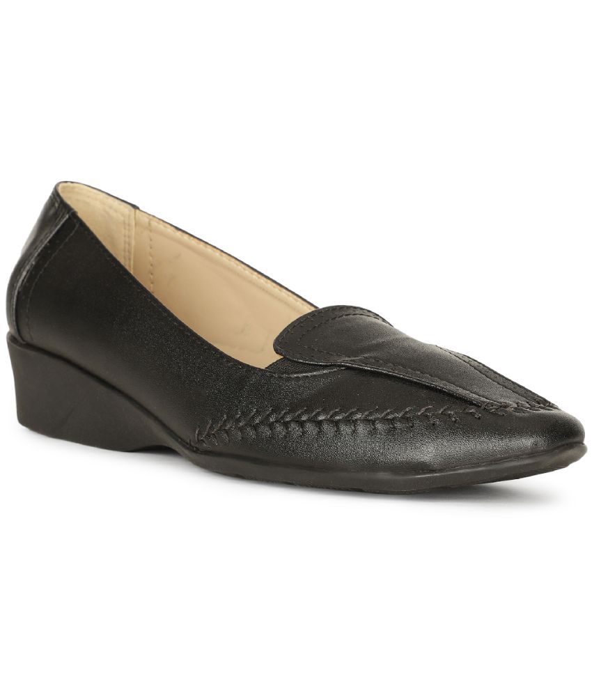     			Bata Black Women's Casual Ballerinas