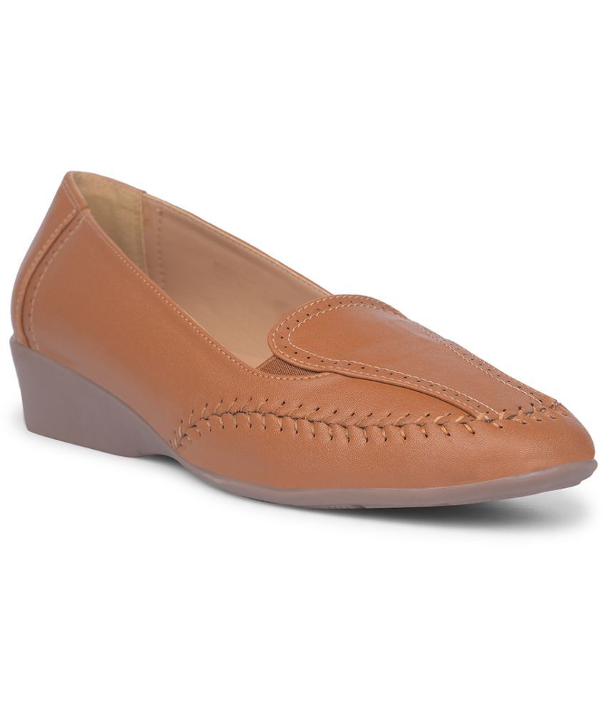     			Bata Tan Women's Casual Ballerinas