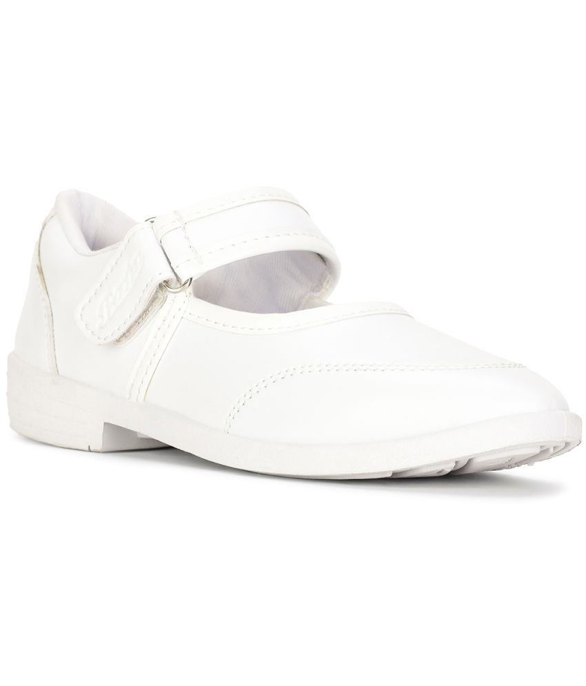     			Bata - White Girl's School Shoes ( 1 Pair )