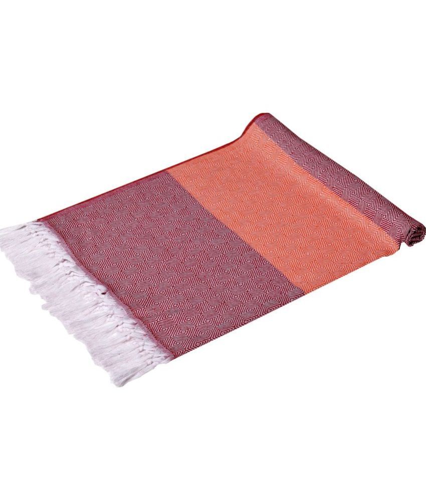     			CRAZY WEAVES Cotton Self Design Below 300 -GSM Bath Towel ( Pack of 1 ) - Maroon