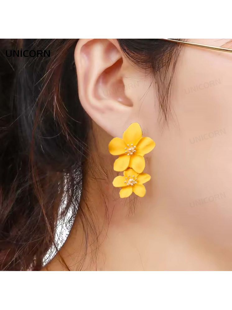     			Unicorn Yellow Drop Earrings ( Pack of 1 )