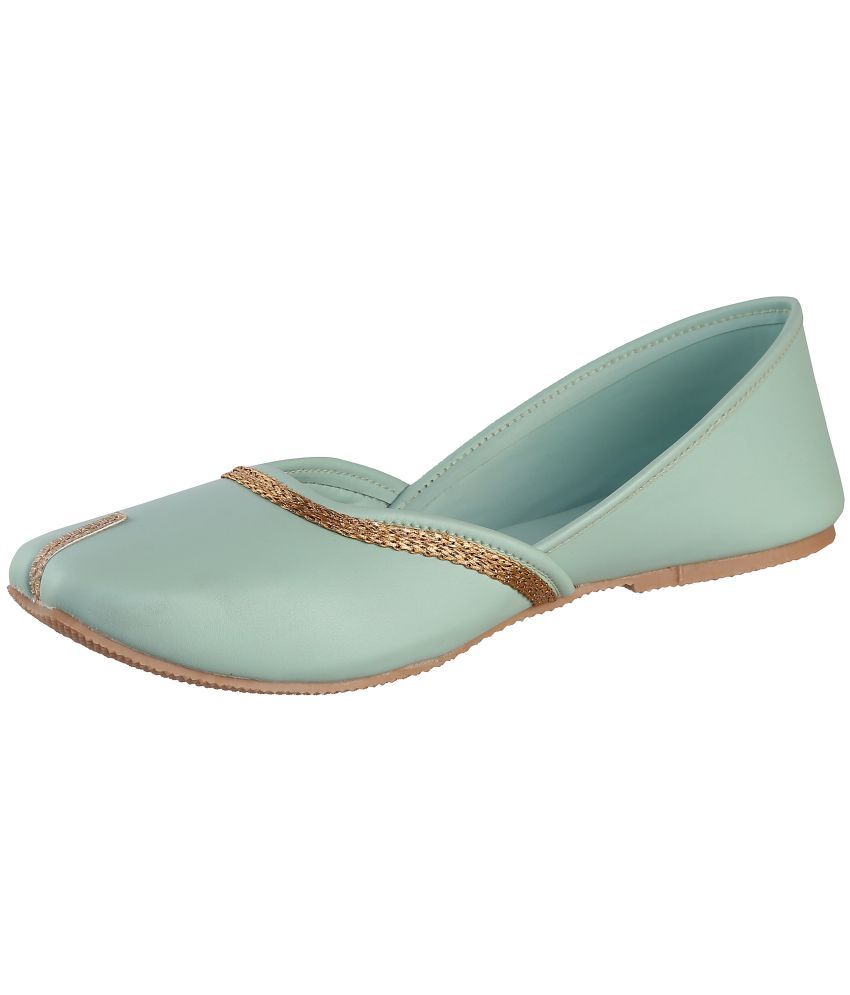     			Catbird Green Women's Juttis