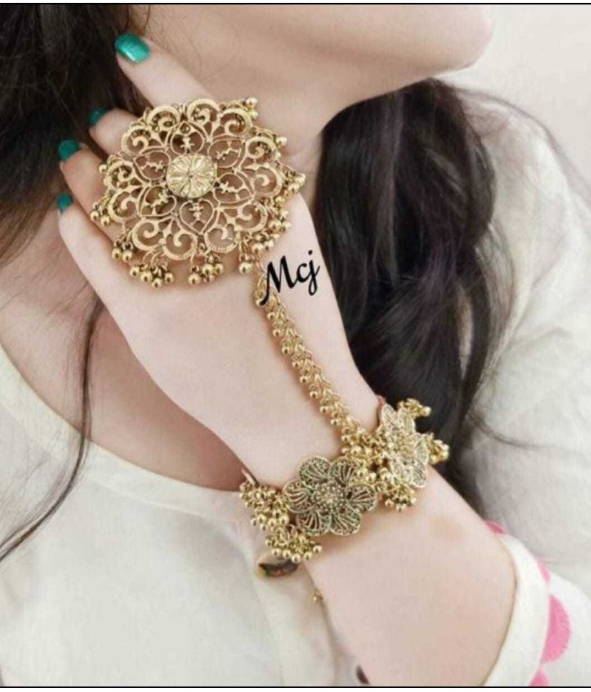     			Samridhi DC Gold Bracelet ( Pack of 1 )