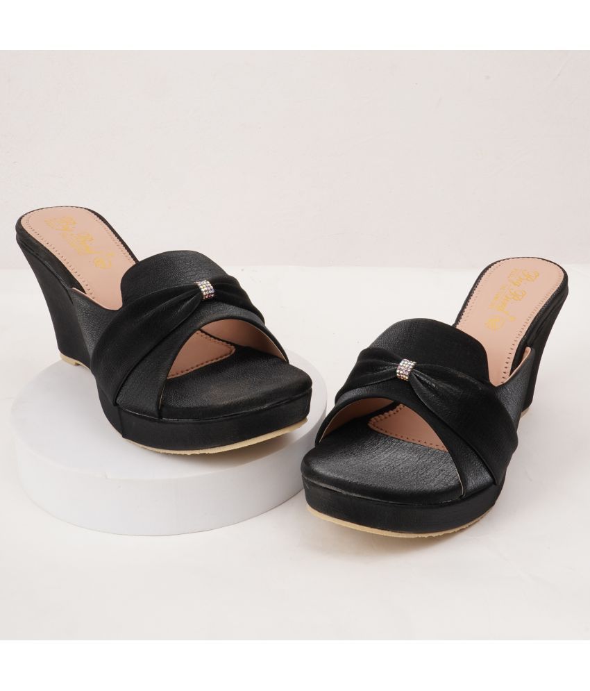     			BIG BIRD Black Women's Slip On Heels