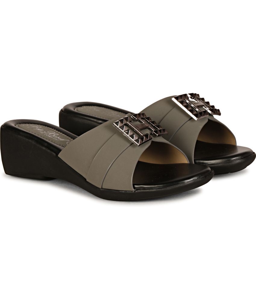     			BIG BIRD Gray Women's Flats