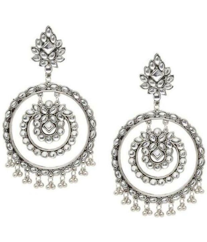     			Samridhi DC Silver Chandbalis Earrings ( Pack of 1 )