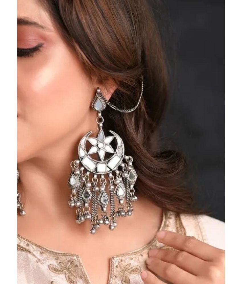     			Samridhi DC Silver Chandbalis Earrings ( Pack of 1 )