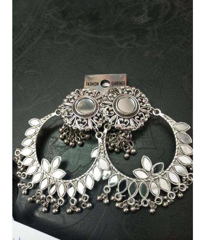     			Samridhi DC Silver Chandbalis Earrings ( Pack of 1 )