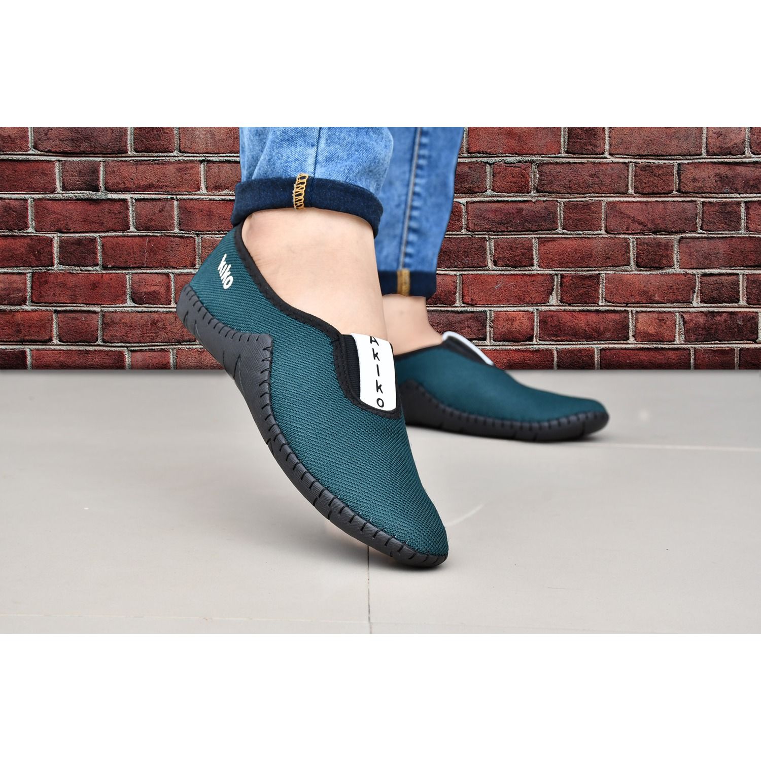     			Akiko Turquoise Men's Slip on