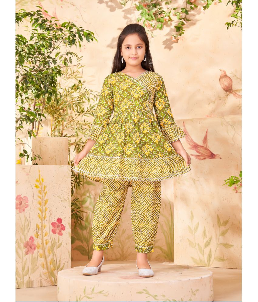     			Aarika Green Cotton Girls Patiala Kurta Set ( Pack of 1 )